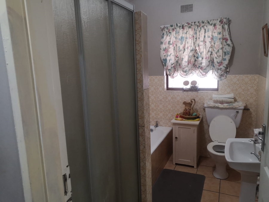 5 Bedroom Property for Sale in Despatch Central Eastern Cape